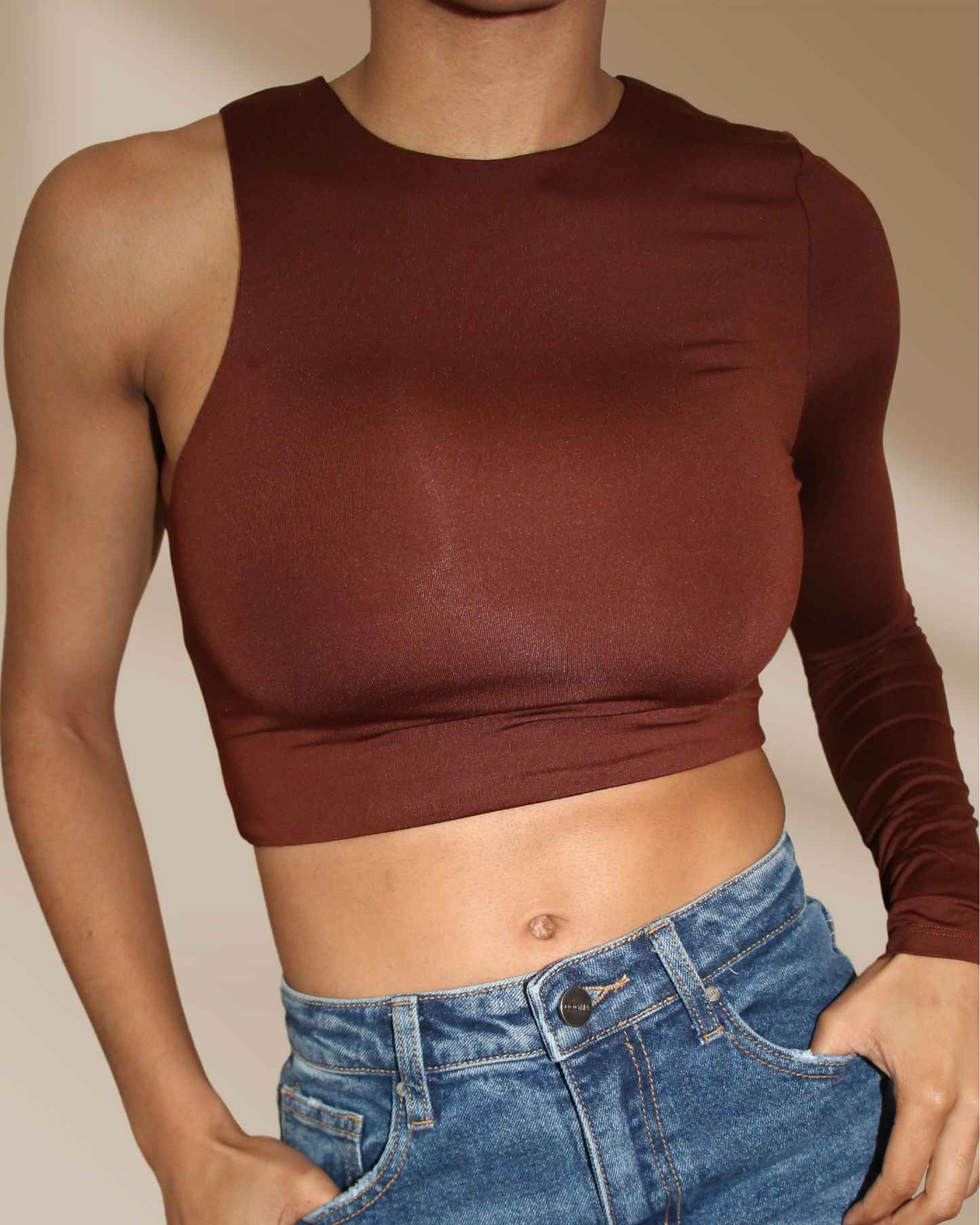 ONE SLEEVE CROP TOP