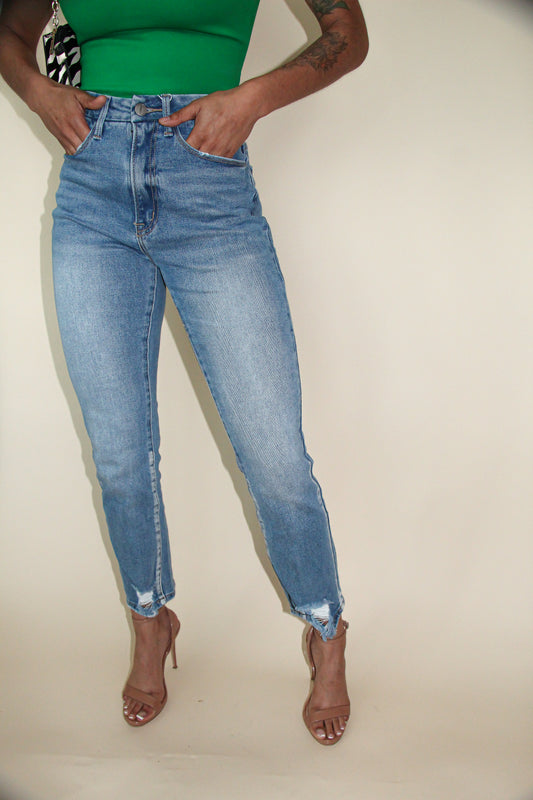 DISTRESSED HEM HIGH RISE MOM JEANS